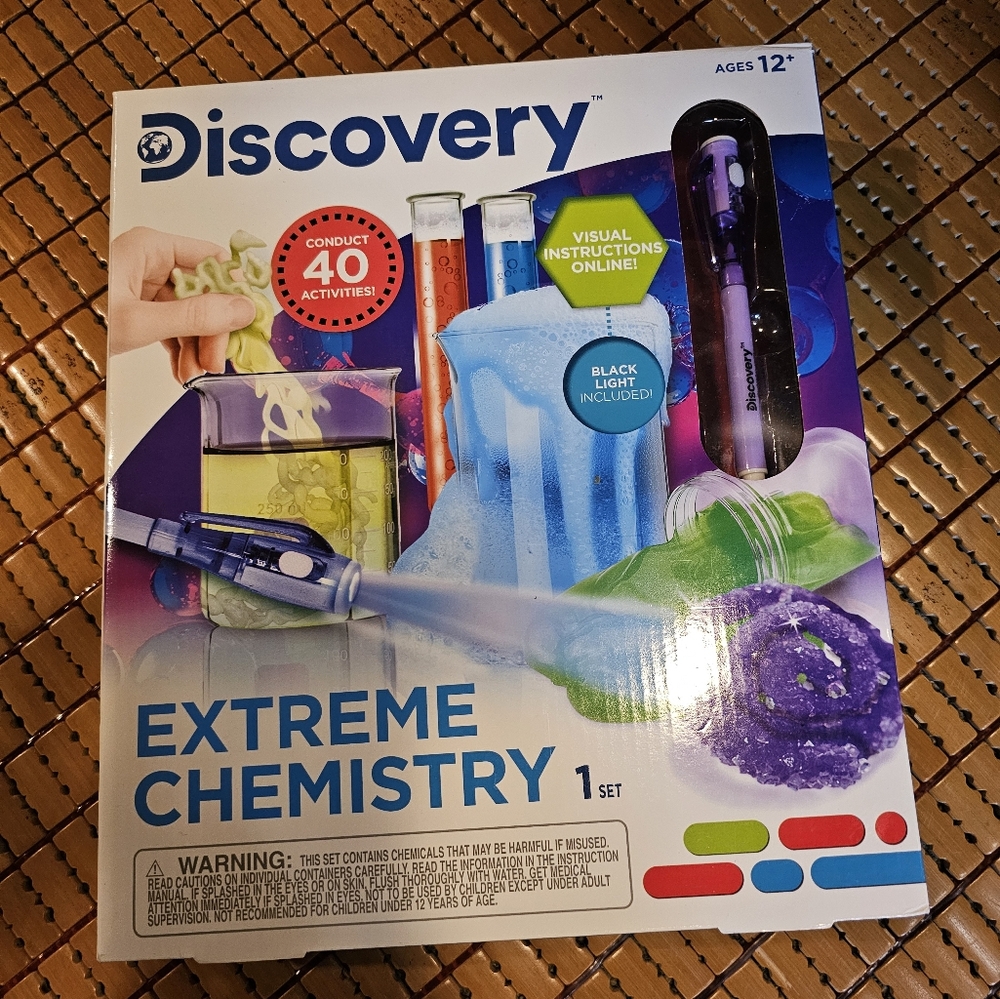 Discovery Extreme Chemistry Set 1, new